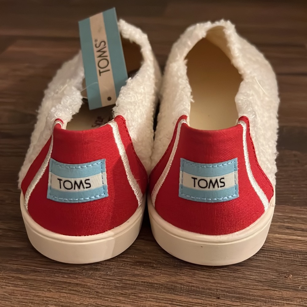 Toms Fuzzy White Ortholite Flats NWT